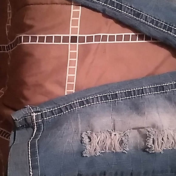 Capris - Picture 3 of 4